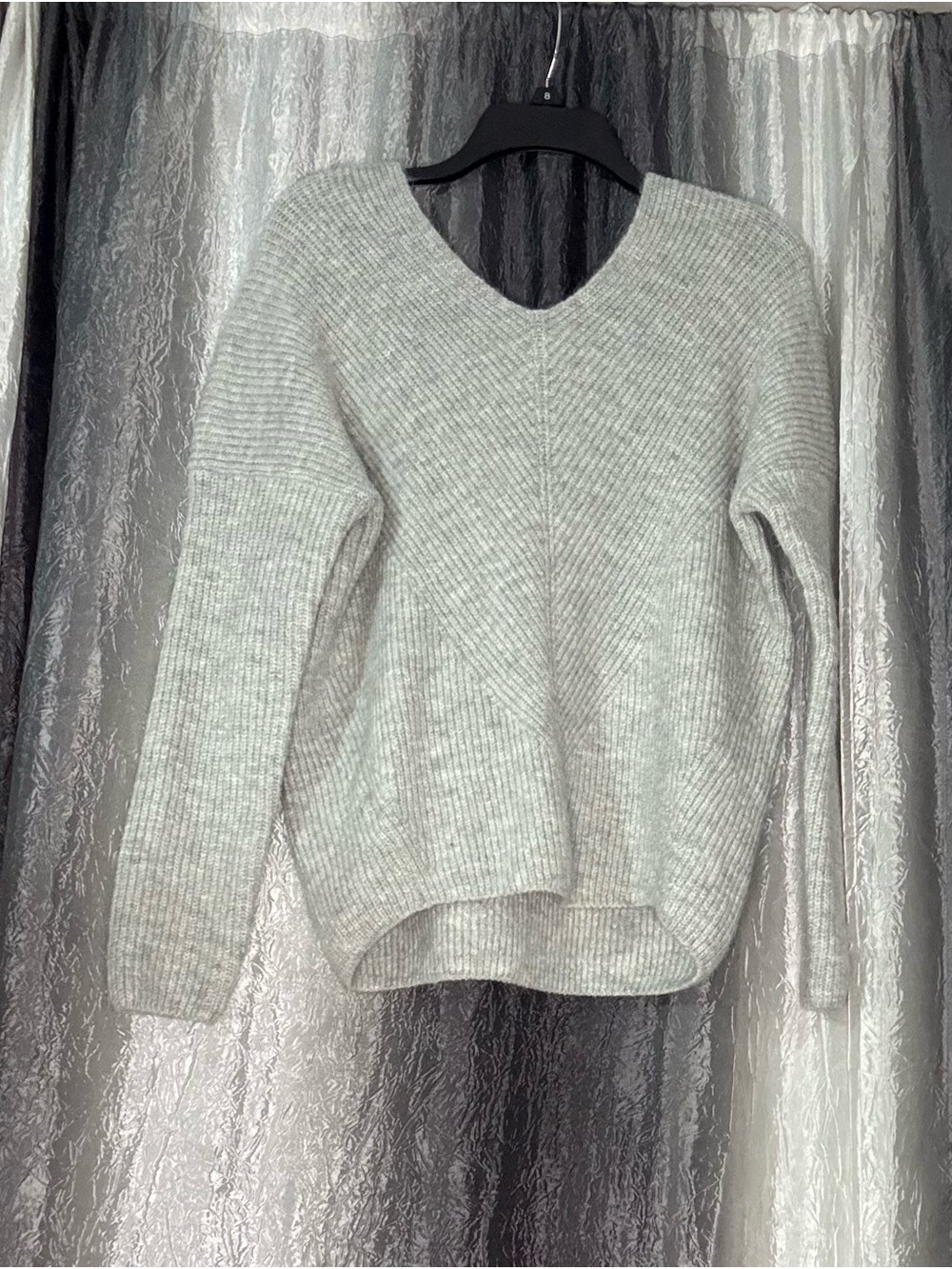 Ann Taylor Heather Light Gray V-Neck Ribbed Sweater